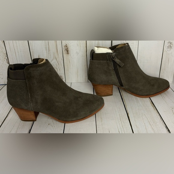 NEW Violet And Red‎ Gray Suede Canyon Booties Size 6M Boho Lagenlook Neutral - Picture 3 of 7